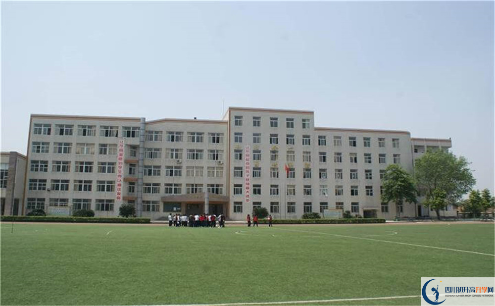 洛帶中學(xué)是個(gè)怎么樣的學(xué)校？