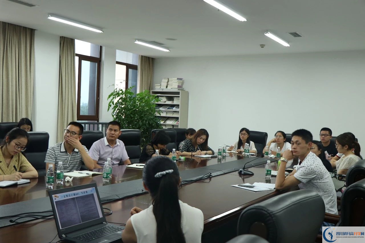 棠湖中學學費的收費標準是多少？