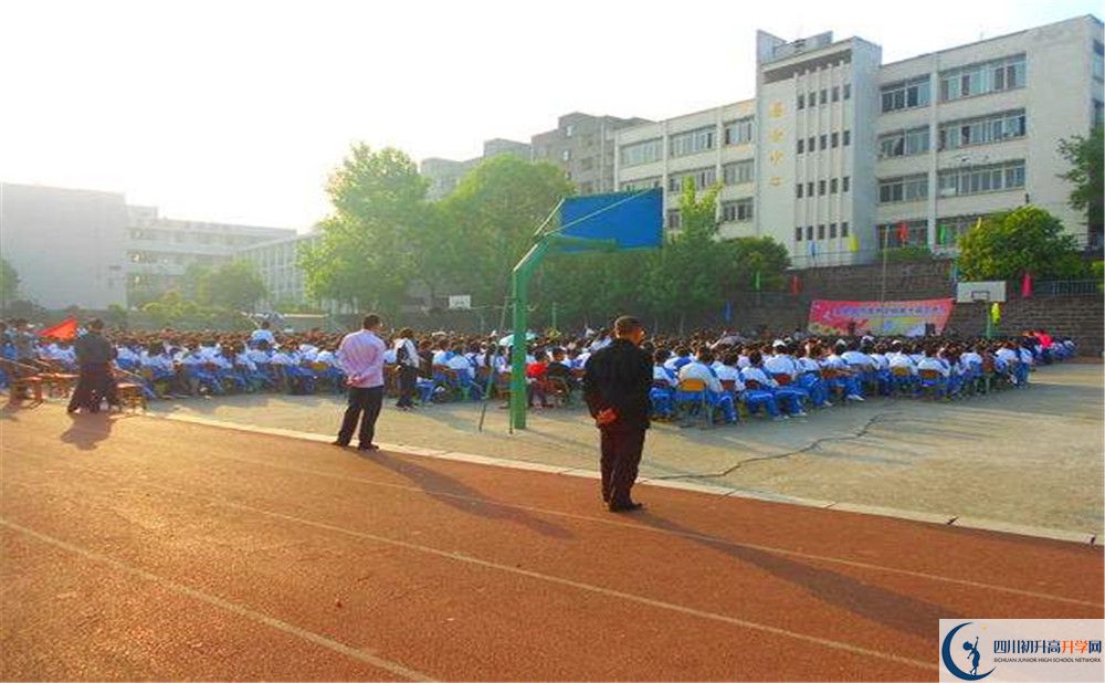 竹篙中學是怎么樣的學校？