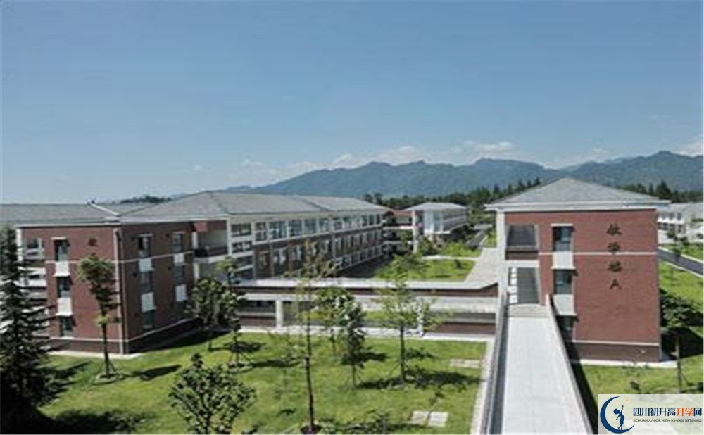 青城山高級(jí)中學(xué)是怎么樣的學(xué)校？