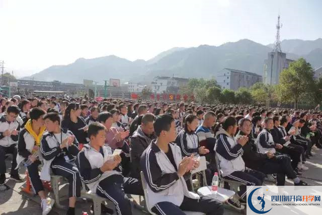 安仁中學(xué)的學(xué)費(fèi)收費(fèi)標(biāo)準(zhǔn)是什么？