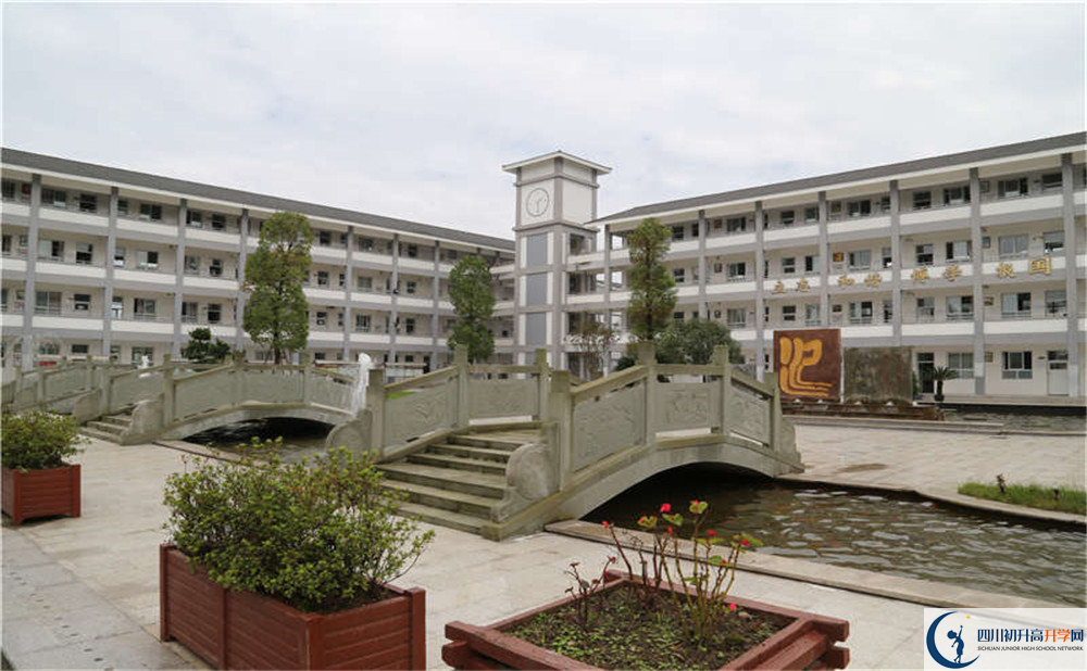 平樂中學(xué)的學(xué)費(fèi)大概是多少？
