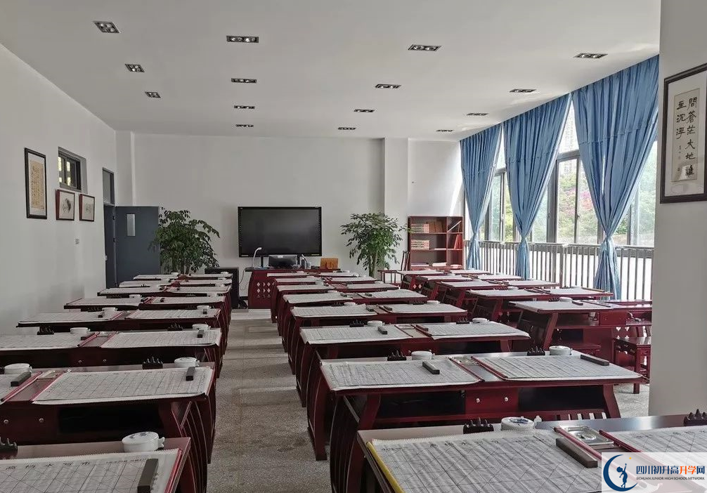 成都市第三中學一年的學費是多少？