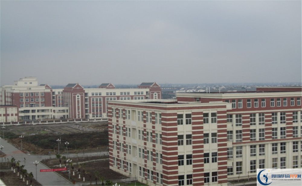 四川師范大學(xué)附屬第三實(shí)驗(yàn)中學(xué)初升高的分?jǐn)?shù)線是多少？