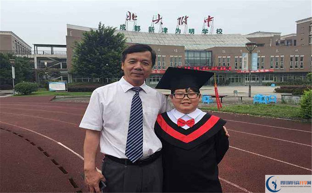 北大附中成都新津為明學(xué)校的學(xué)費(fèi)大概是多少？