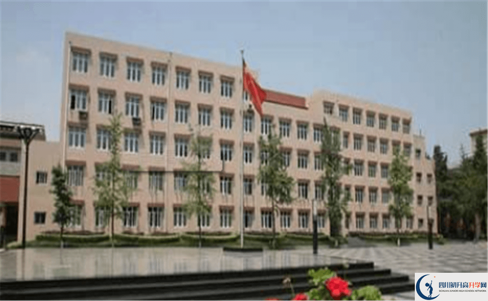 成都西藏中學一年的學費是多少錢？