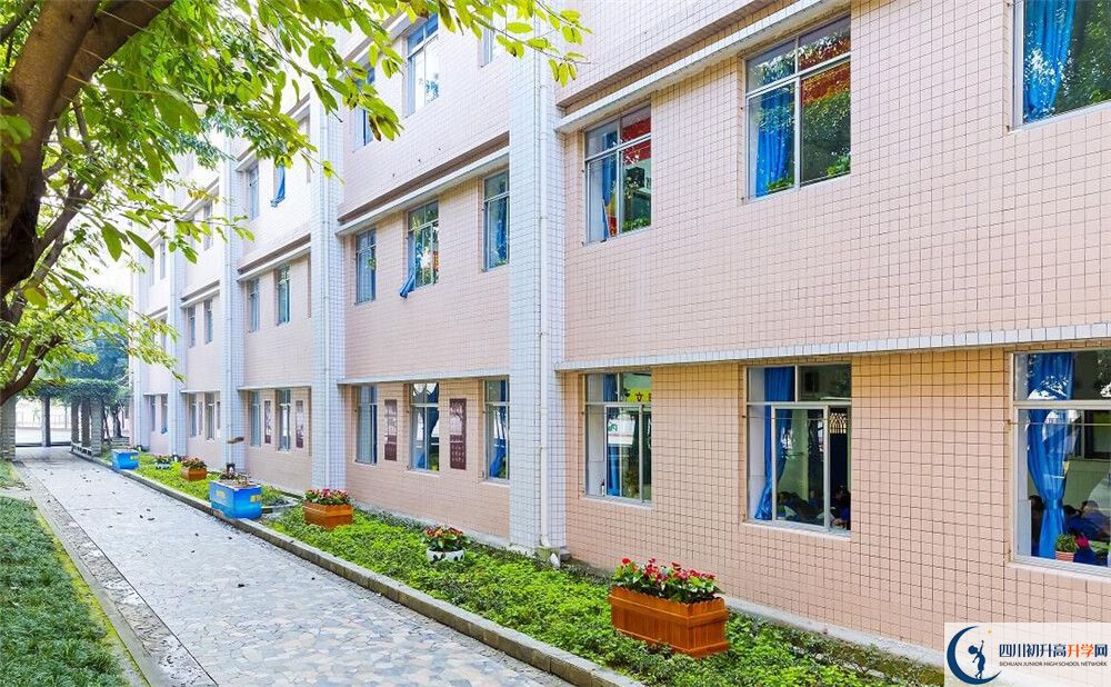 成都市第四十九中學(xué)的高中住宿好不好？