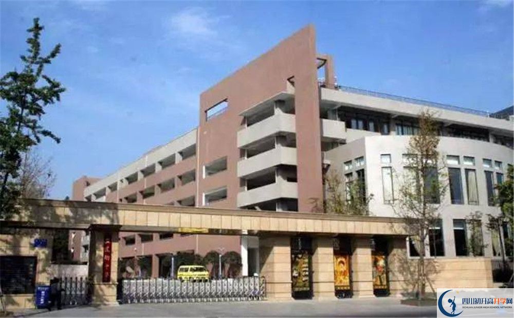 成都市田家炳中學的高中住宿好不好？