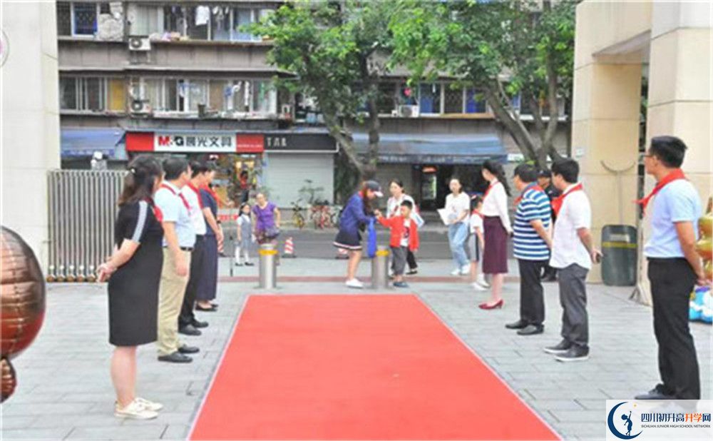 成都市石室聯(lián)中蜀華分校的高中住宿好不好？