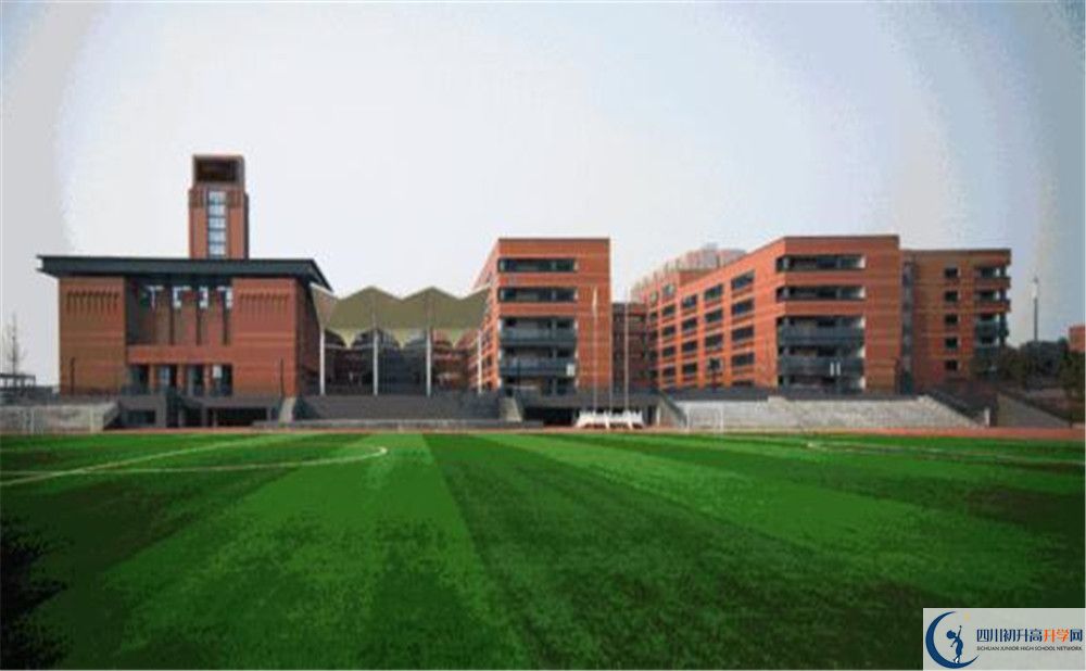 成都實外新都五龍山學校的高中住宿好不好？
