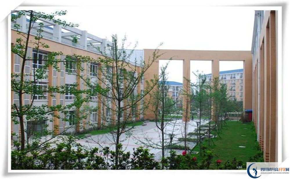 八一聚源高級中學(xué)一學(xué)期的學(xué)費是多少錢？