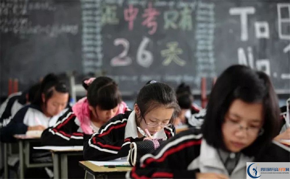 上郫縣一中的分?jǐn)?shù)線是多少？
