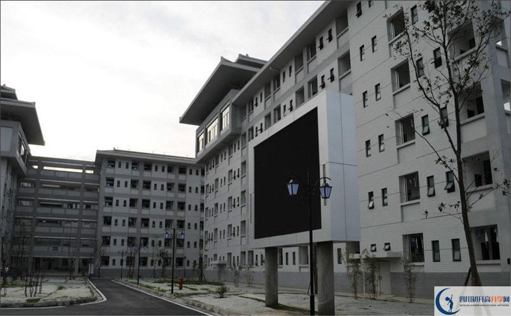 考成都石室中學(xué)北湖校區(qū)的分?jǐn)?shù)線是多少？
