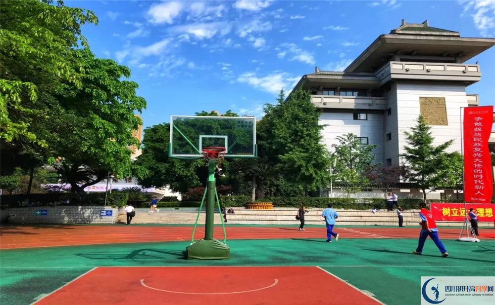 考成都石室中學(xué)的分?jǐn)?shù)線是多少？