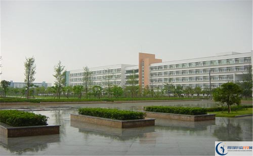 考西南交通大學(xué)附屬中學(xué)的分數(shù)線是多少？