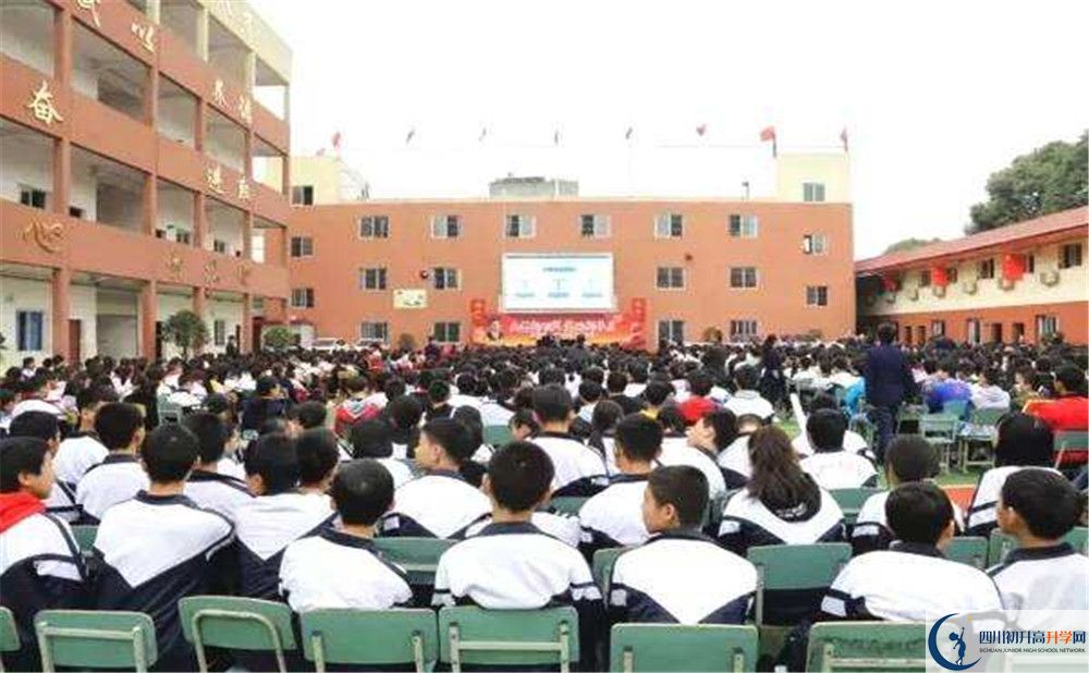 考成都文武學(xué)校的分數(shù)線是多少？