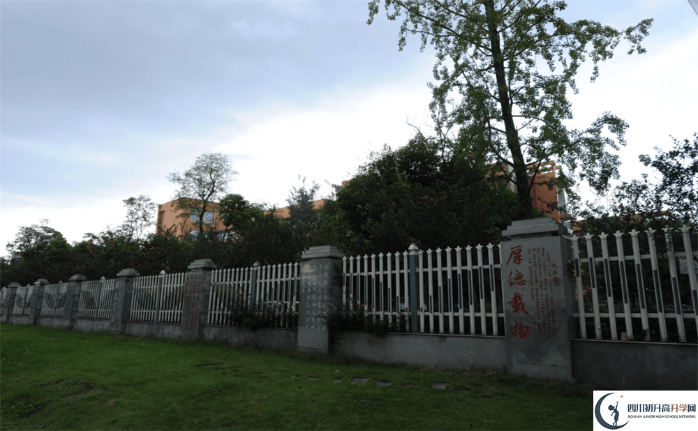 溫江中學(xué)的宿舍好不好？