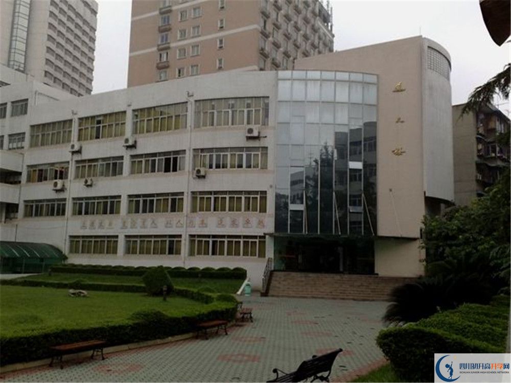 成都市鹽道街中學(xué)的分?jǐn)?shù)線大概是多少？