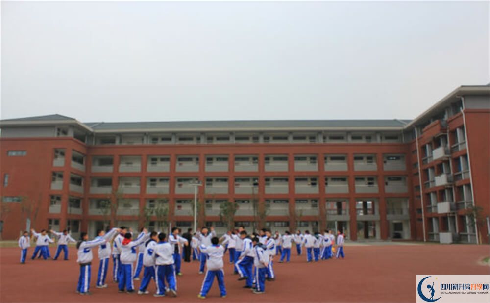 成都七中萬達(dá)學(xué)校的分?jǐn)?shù)線大概是多少分？