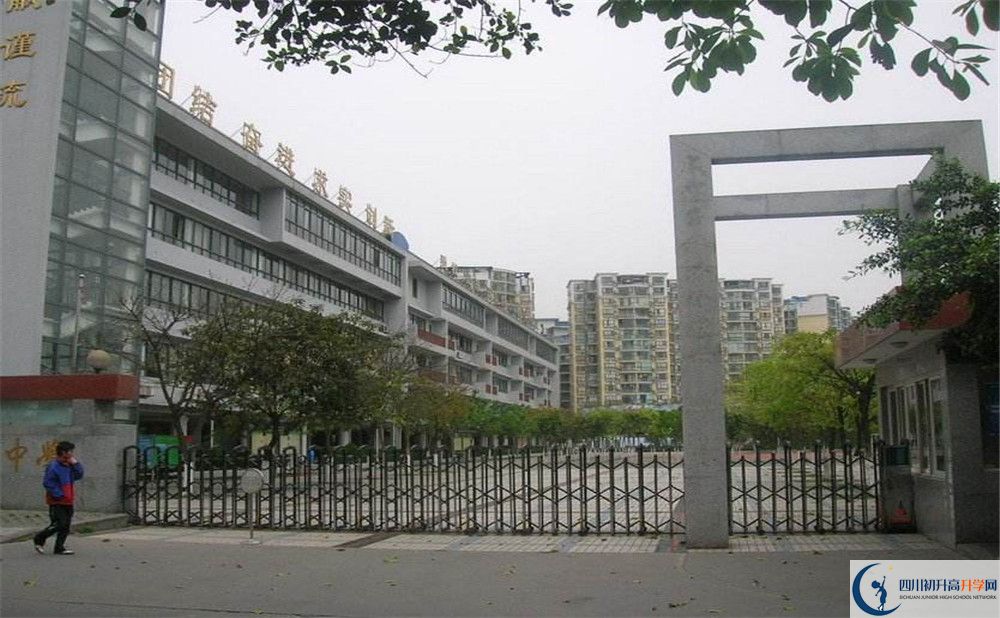 成都玉林中學(xué)高中歷年來的分?jǐn)?shù)線是多少？