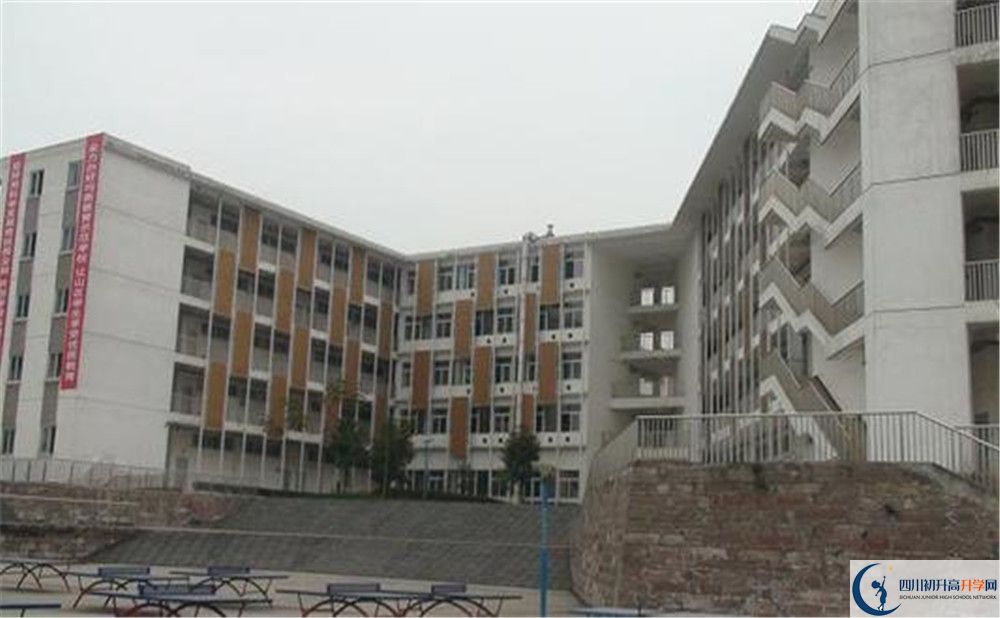 2020年成都經(jīng)濟(jì)技術(shù)開(kāi)發(fā)區(qū)實(shí)驗(yàn)中學(xué)高中的分?jǐn)?shù)線是多少？