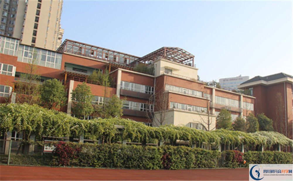 成都七中八一學(xué)校住宿條件怎么樣？