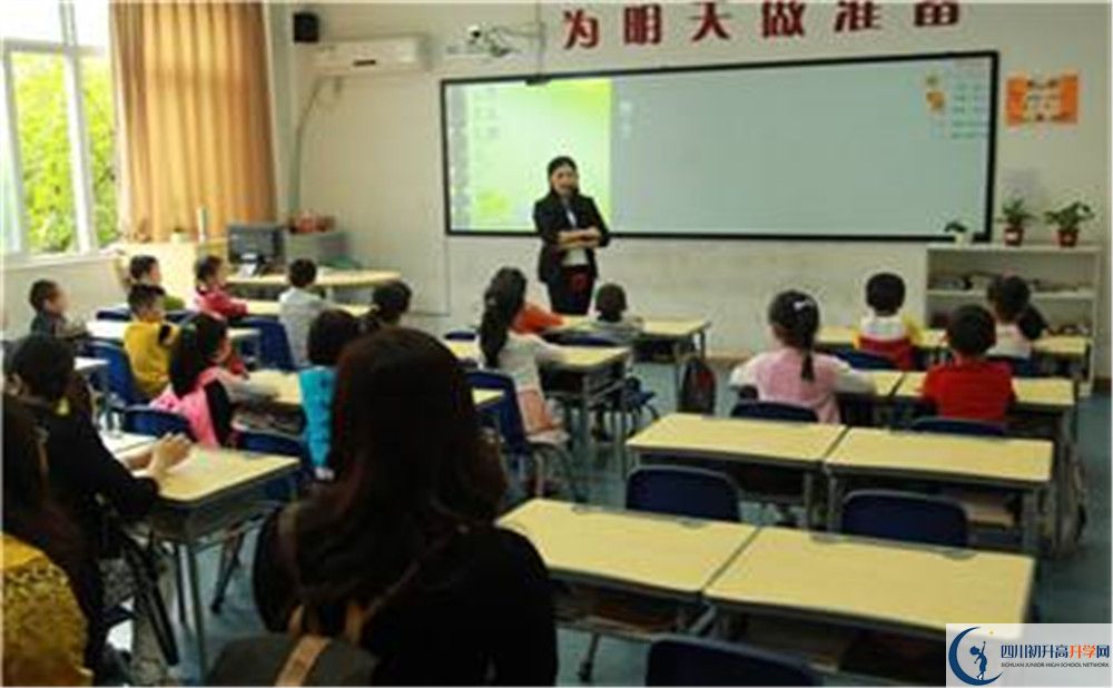 北大附中成都新津為明學(xué)校地址在哪里？