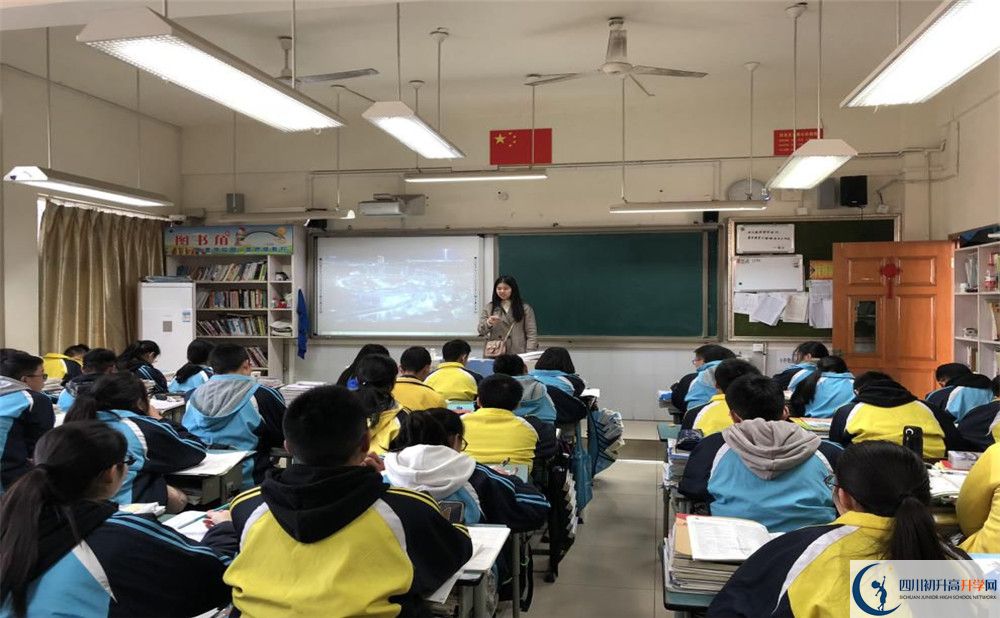 成都市田家炳中學(xué)住宿費用是多少？