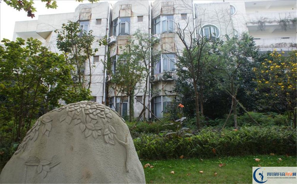 四川師范大學(xué)附屬中學(xué)住宿費(fèi)用是多少？