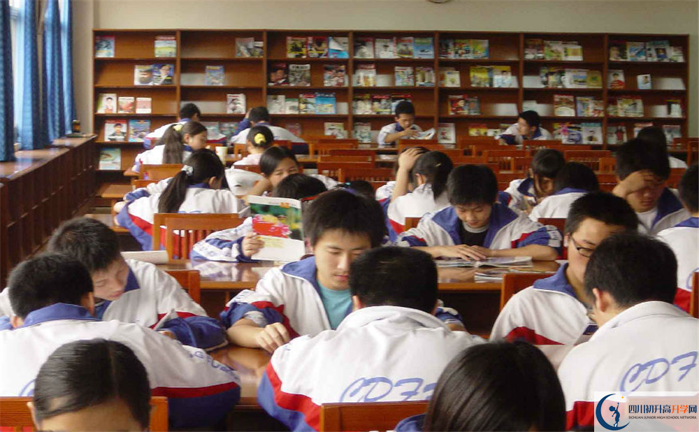 成都大學(xué)附屬中學(xué)2020年高中部入學(xué)條件是什么？