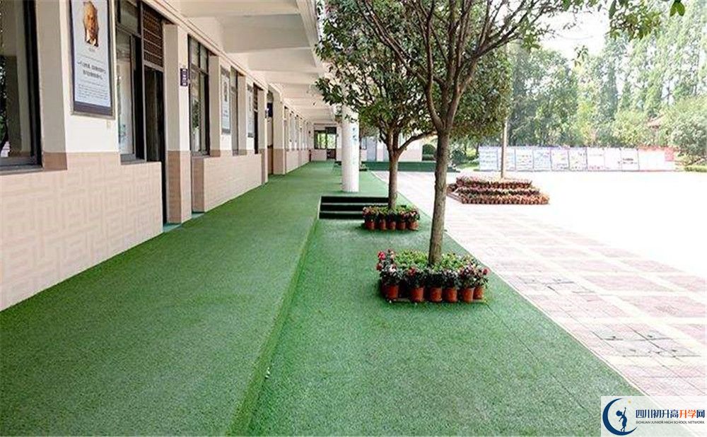 都江堰玉壘學(xué)校住宿費用是多少？