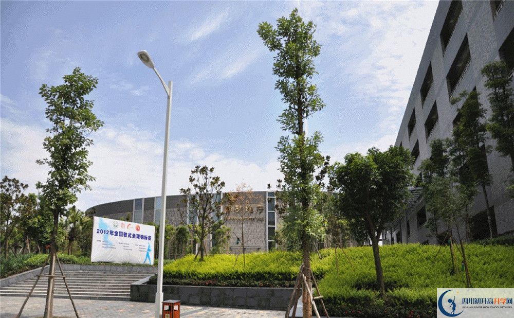 石室天府中學(xué)住宿費(fèi)用是多少？