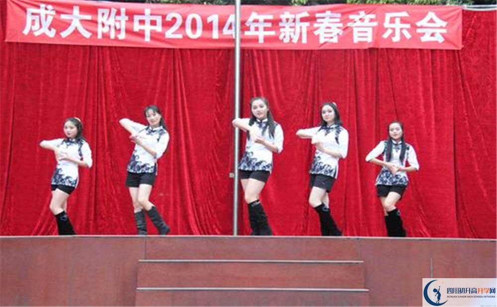 成都大學(xué)附屬中學(xué)2020年外地生學(xué)費是多少？