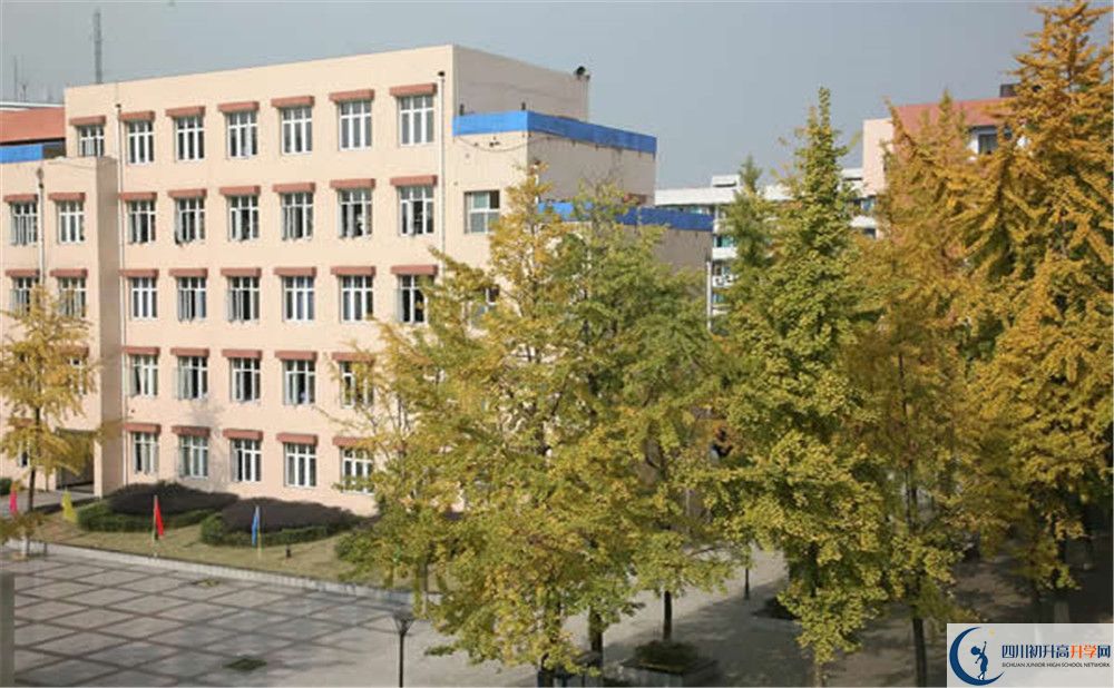 成都西藏中學的高中住宿怎么樣？