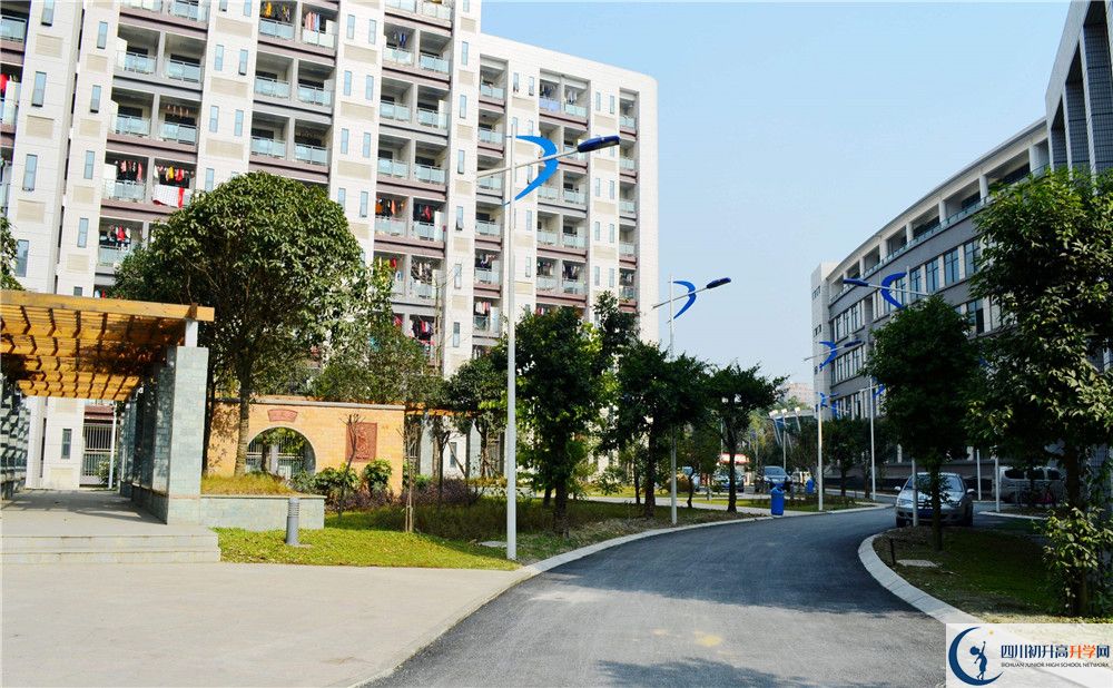 大彎中學(xué)高中部地址在哪？