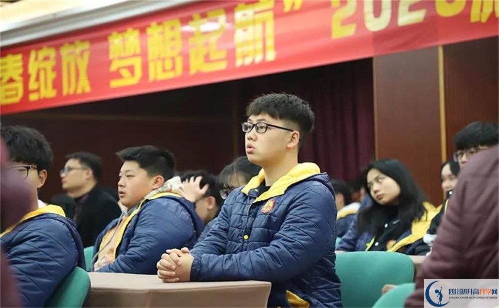 成都西雅美途外國(guó)語(yǔ)聯(lián)合學(xué)校2020年外地生學(xué)費(fèi)是多少？