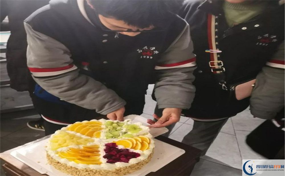 成都新津?yàn)槊鲗W(xué)校高中部地址在哪？