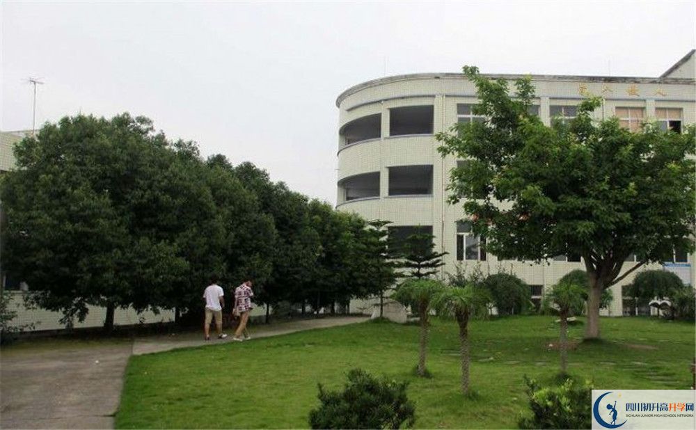 賈家中學(xué)的高中住宿怎么樣？