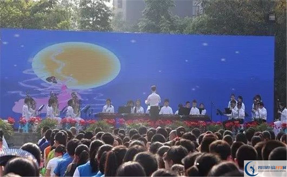 成都三十七中是私立還是公立學(xué)校？