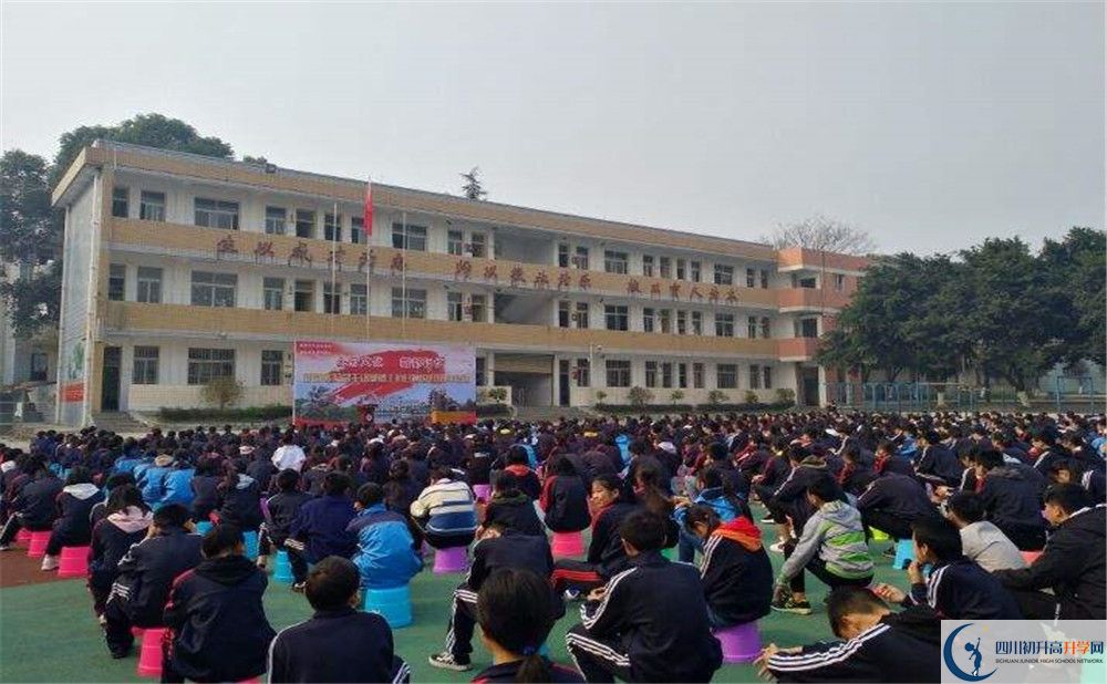 新都泰興中學(xué)是私立還是公立學(xué)校？