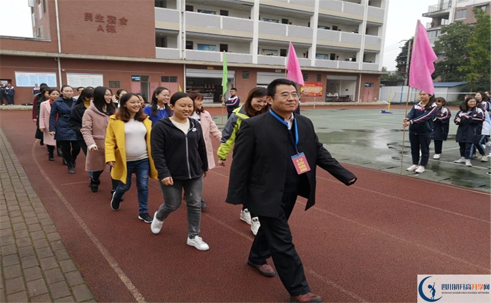 都江堰育才學校平行班與實驗班差多少？