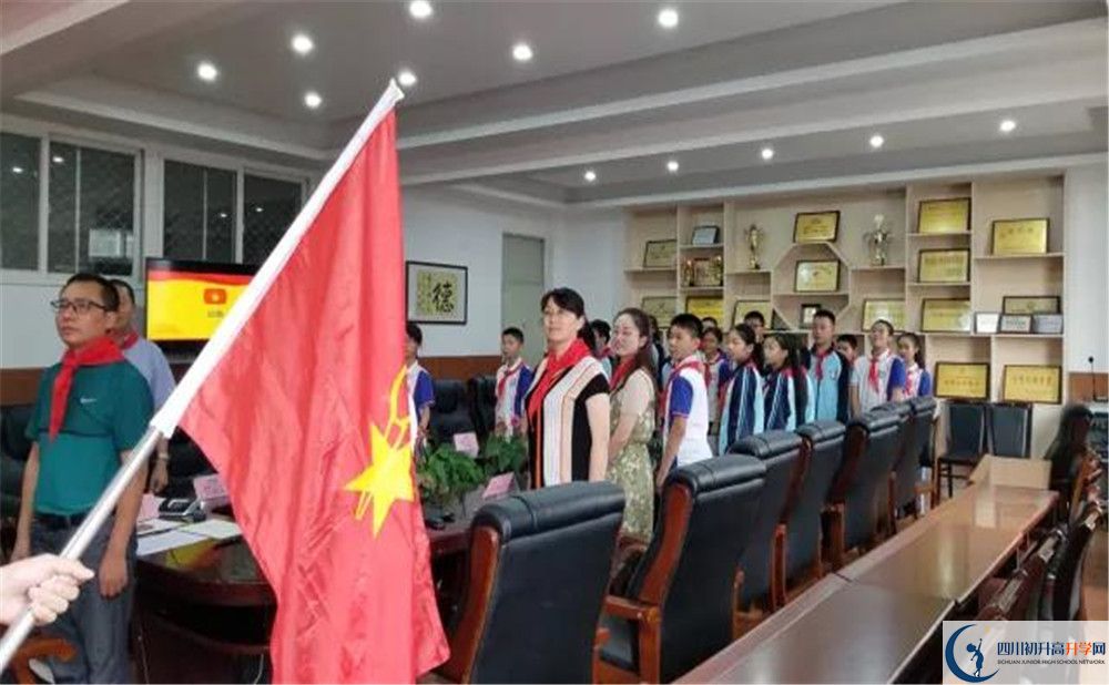 成都三十六中是重點(diǎn)中學(xué)嗎？