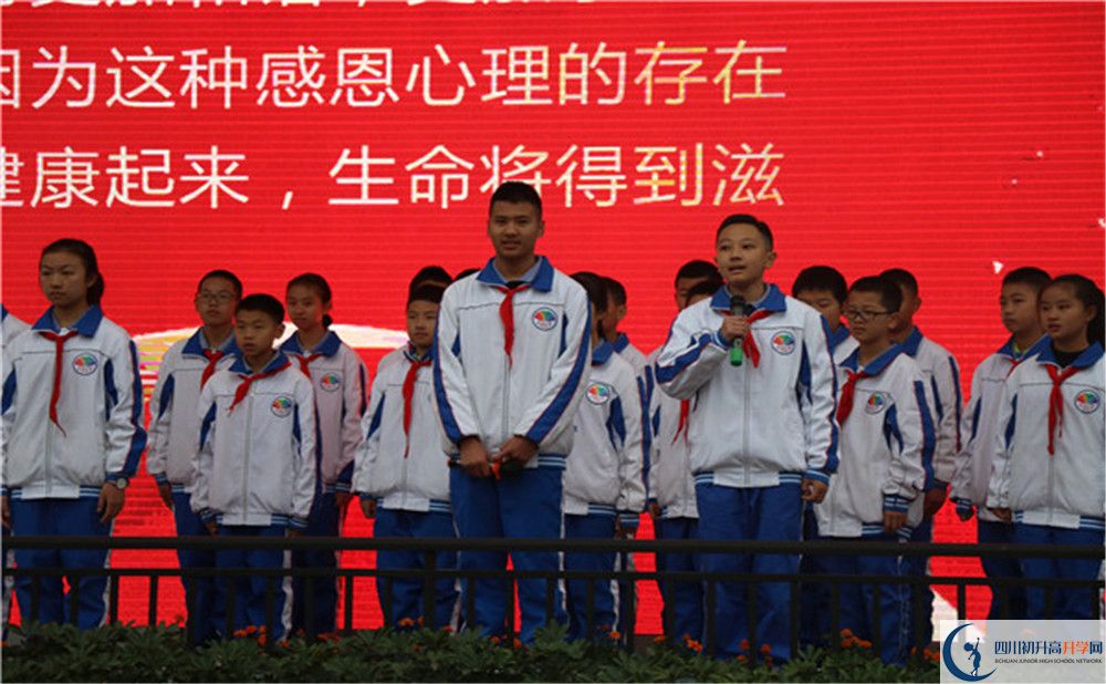 成都七中萬達(dá)學(xué)校是私立收費(fèi)嗎？