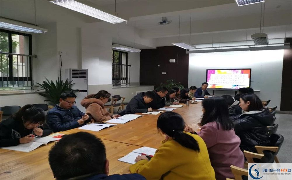 成都教科院附屬學(xué)校實(shí)驗(yàn)班人數(shù)是多少？