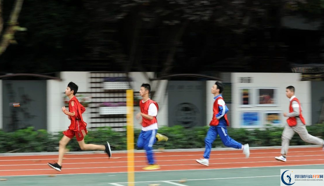 成都大學(xué)附屬中學(xué)實驗班人數(shù)是多少？