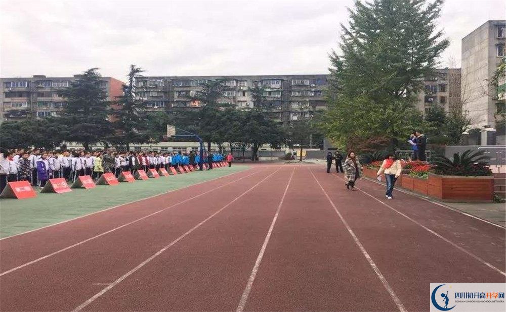 成都十八中實(shí)驗(yàn)班人數(shù)是多少？