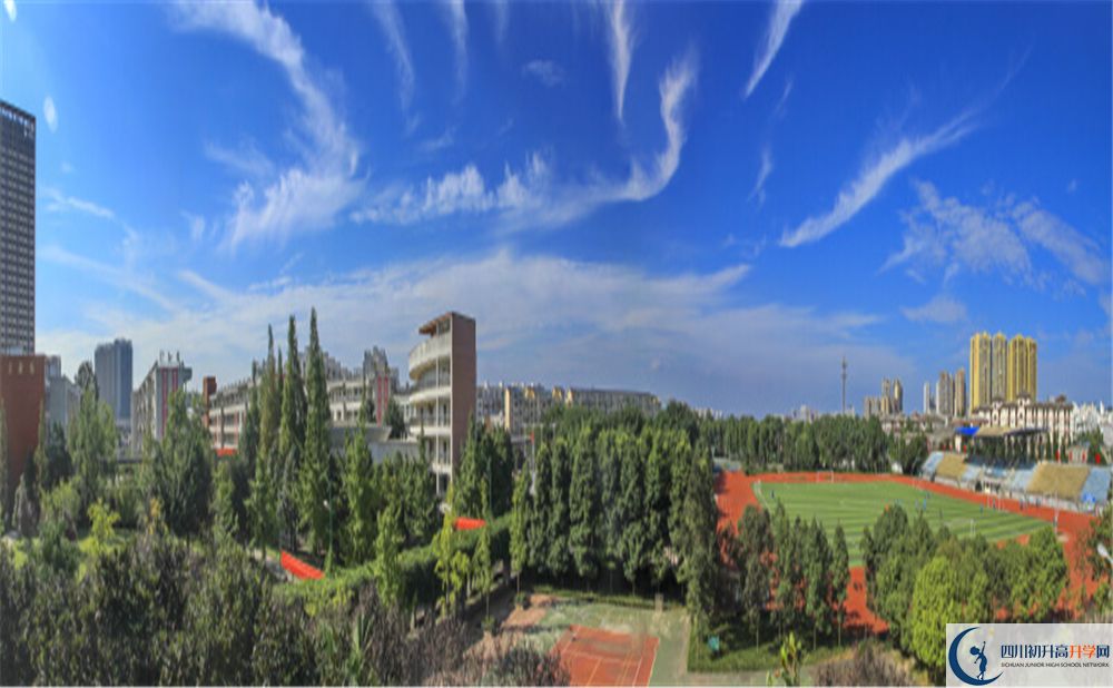 成都市龍泉中學(xué)實(shí)驗(yàn)班人數(shù)是多少？
