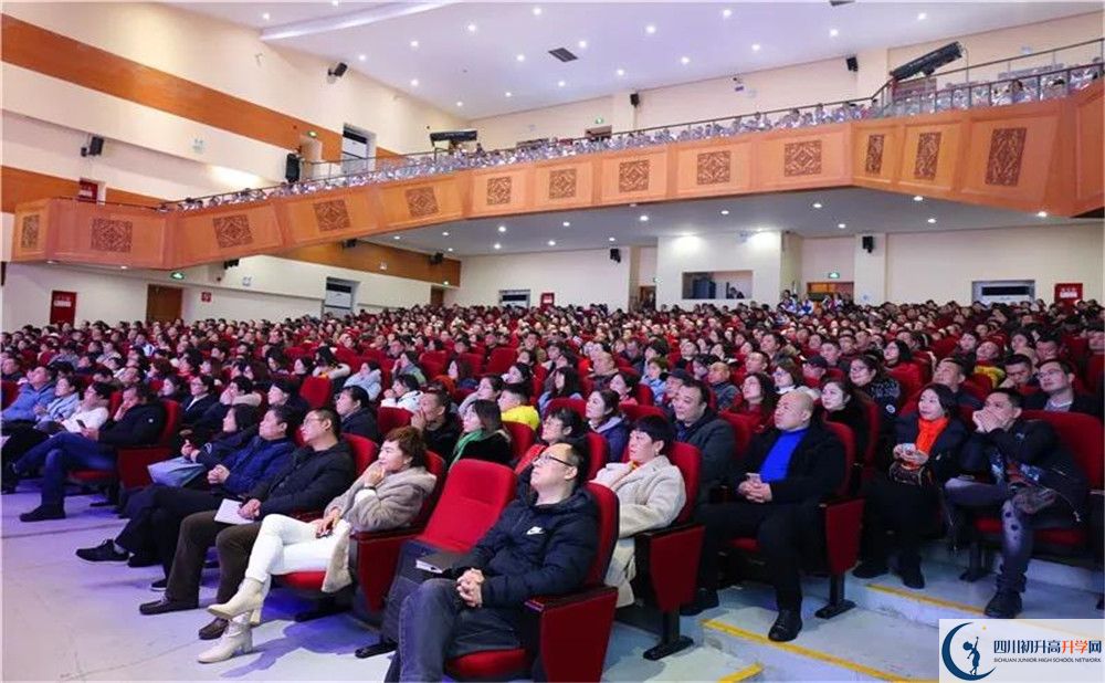 成都石室中學(xué)北湖校區(qū)與成都七中哪一個好？