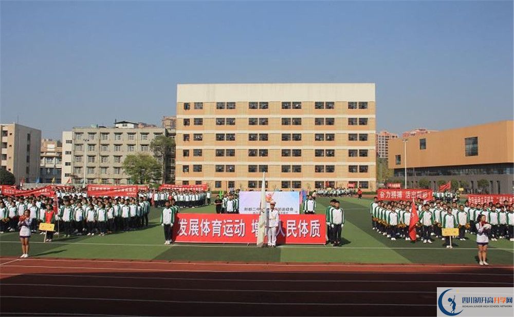 新都二中實驗班人數(shù)是多少？