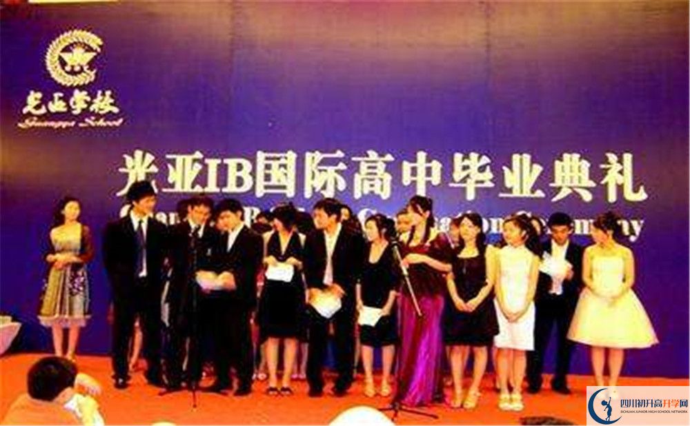 光亞學(xué)校實(shí)驗(yàn)班人數(shù)是多少？